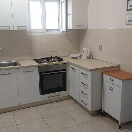 Apartment Stipe *