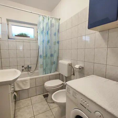 Apartment Stipe *